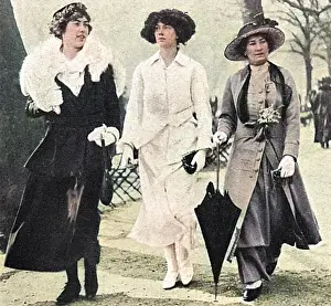 Buccleuch: The Duchess of Buccleuch with daughters, 1917