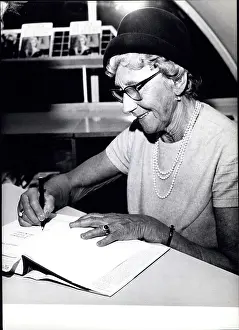 Titles: Duchess Viktoria Luise, 85th birthday, signing books