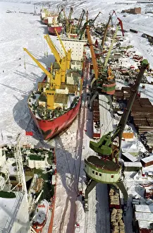 Unloading: Dudinka seaport, 1988