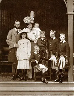 Abergeldie: Duke and Duchess of York with their six children