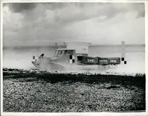 S.r.n: Duke of Edinburgh in hovercraft, Isle of Wight