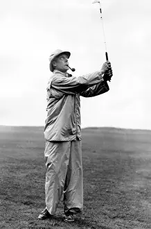 Dominions: Duke of Windsor playing golf in Kent