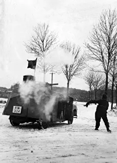 Cardboard: Dummy tank at a Reichswehr winter exercise