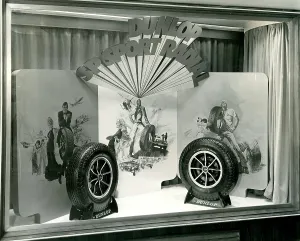 Dunlop: Dunlop SP Sport Radial window display