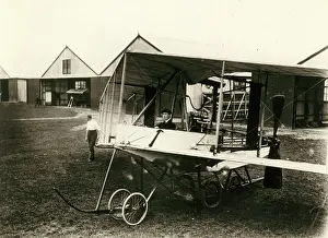Tailless: Dunne D5 two-seat tailless biplane of 1910
