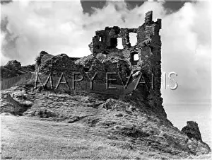 Craggy: DUNURE CASTLE