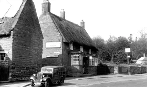 C1955: Duston, Squirrels Inn c1955