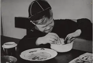 Glue: Dutch cub scout with papier mache