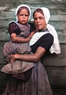 Incolourisedpic: DUTCH GIRLS