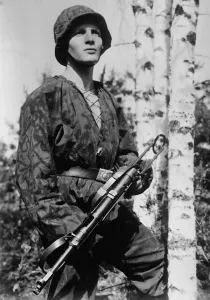 Submachine: Dutch soldier of the Waffen SS on the Eastern front, 1942