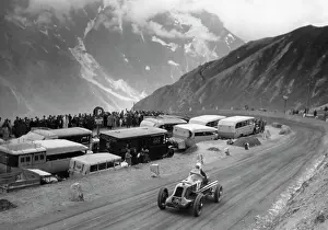 Alpen: The Dutchman Harry Herkuleyns at a car