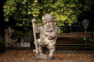Mirabell: Dwarf with a spade in the dwarf garden (Mirabell