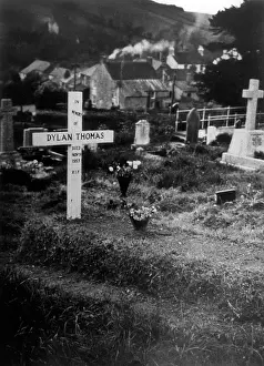 Dylan: DYLAN THOMAS GRAVE