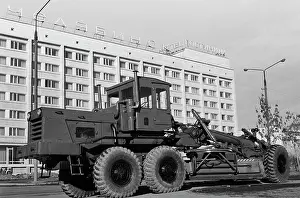Grader: DZ-98 motor grader