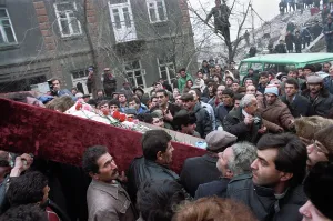 Leninakan: Earthquake in Leninakan, 1988