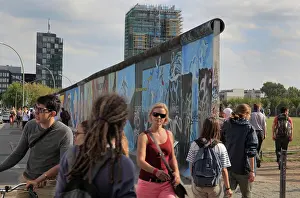 Flucht: East Side Gallery, Berlin Wall, Berlin, Germany