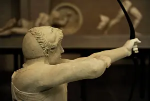 Kneel: East Pediment's Group of the Temple of Aegina. Reconstructio