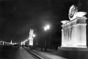 Juni: East-West axis in Berlin at night, 1939