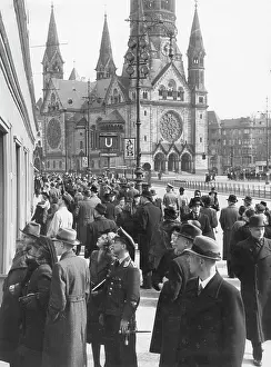 Tooth: Easter in Berlin, 1942