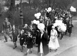 Kreuzberg: Easter egg hunt in Kreuzberg in Berlin, 1935