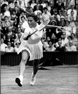 Doubles: Edda Buding in tennis match at Wimbledon
