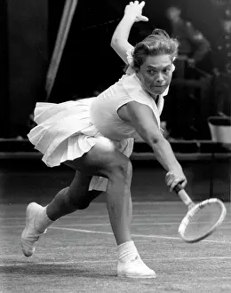 Doubles: Edda Buding in tennis match at Wimbledon