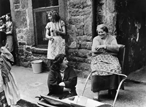 Tenements: EDINBURGH SOC.SCENE/1958