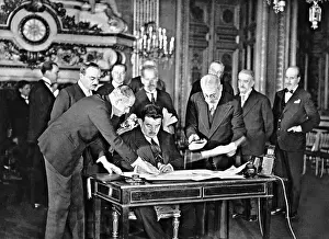 Herriot: Edouard Herriot signs the non-aggression pact with the Sovie