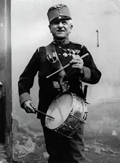 Heimwehr: Eduard Baar Baar rock as a drummer