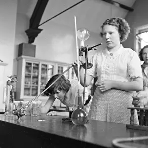 Bunsen: Education, girls, science