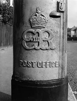 Divorcee: EDWARD VIII PILLAR BOX