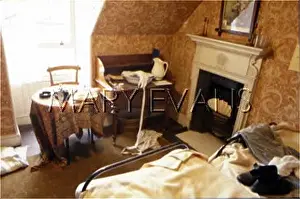 Garret: EDWARDIAN BEDROOM