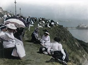 Holidaymaker: Edwardian holidaymakers on a cliff