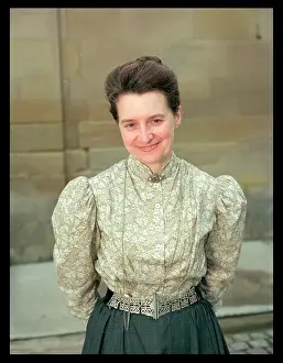 Simon Roberts: EDWARDIAN LADY'S MAID