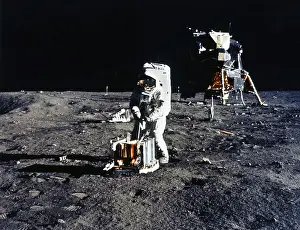 Seismic: Edwin Aldrin - astronaut - moon - space exploration
