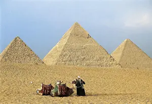 Gizah: Egypt. Giza. Pyramids