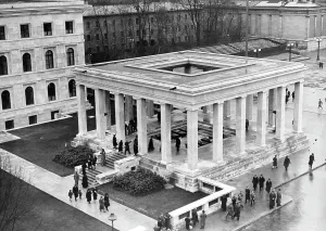 Koenigsplatz: Ehrentempel in Munich, 1936