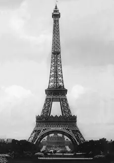 Trocadero: The Eiffel Tower, 1920