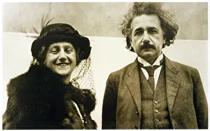Einstein: EINSTEIN AND WIFE 1922