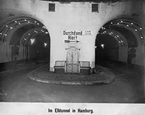 Slow: The Elbe Tunnel in Hamburg, 1912