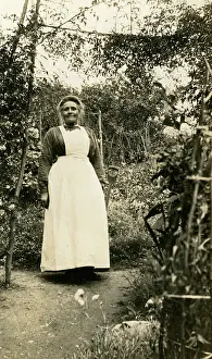 Aprons: Elderly maid digging in the garden