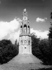 1290: ELEANOR CROSS