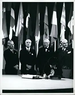 Fransisco: Eleanor Roosevelt signs UN Charter, San Francisco, USA