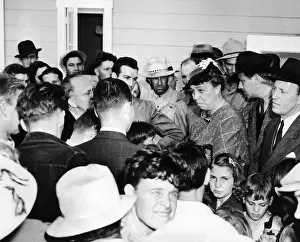 Rehabilitate: Eleanor Roosevelt visiting migrant workers ?