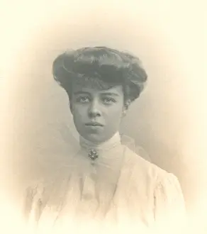 Broach: Eleanor Roosevelt's coming out portrait ?