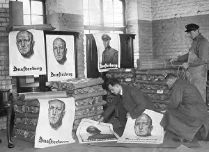 Helpers: Election campaign helpers pack Duesterberg's