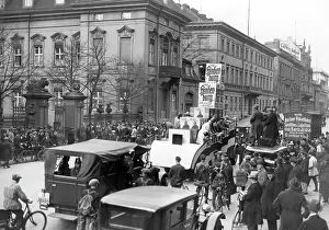 Campaigning: Election propaganda car campaigning for Hindenburg, 1932