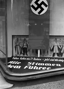 Leipziger: Election propaganda in a carpet store in Berlin for the