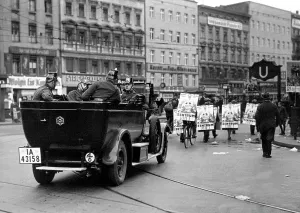 Campaigns: Election propaganda at Hermannplatz in Berlin, 1932