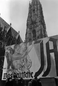 Stephansplatz: Election propaganda at Vienna's St. Stephen's Cathedral